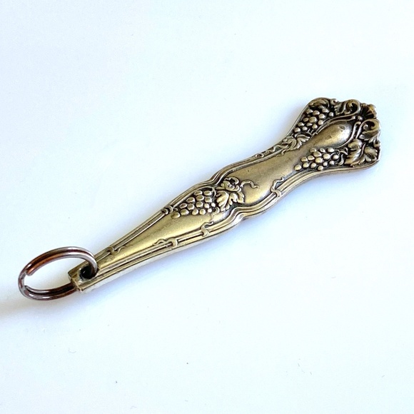 1847 Rogers Bros. Silverplate Artisan Key Ring - Picture 1 of 6